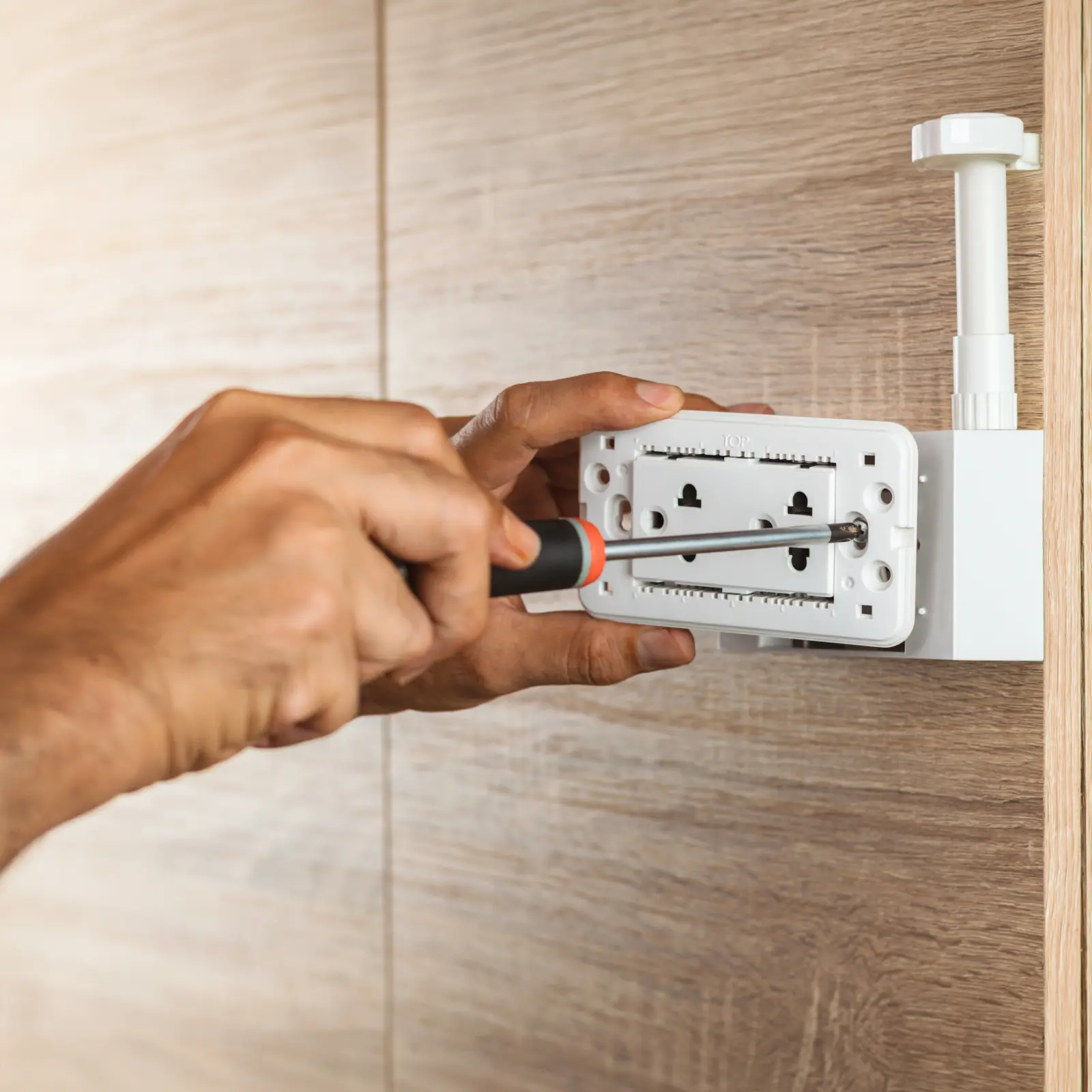 Installation Contacts Installation et démontage interrupteurs et prises - Électricien pro | FIX